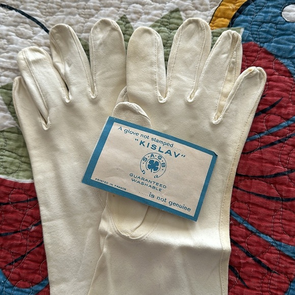 A VINTAGE FIND! Women’s kidskin gloves - Picture 6 of 6